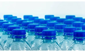 Можно ли хранить воду в пластиковых бутылках?