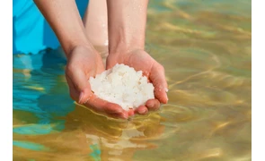 Чому морська вода солона?